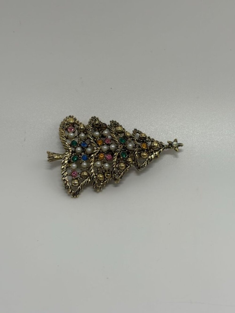 Gerry's Gold-Tone Vintage Mid-Century 1960s/1970s Christmas Tree Holiday Brooch - Picture 3 of 6